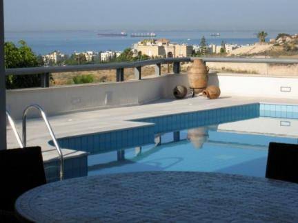 Aristotelous 2 Pool