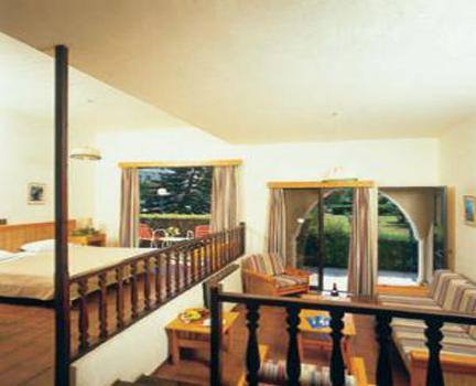 Roussos Beach Hotel